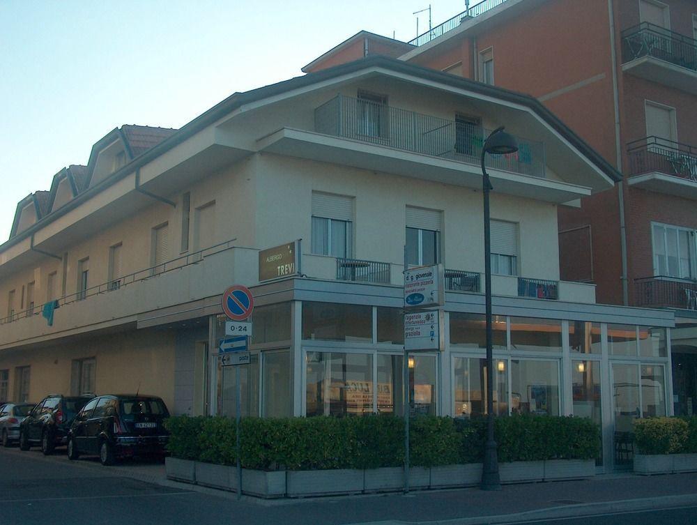 Hotel Trevi Чезенатіко Екстер'єр фото