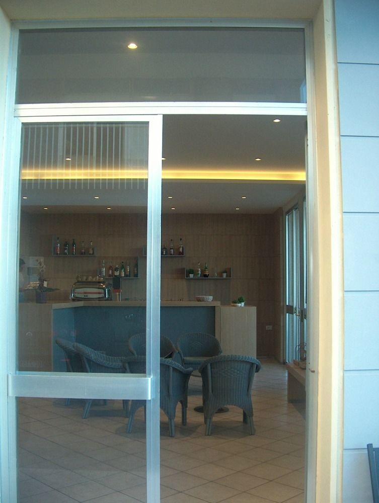 Hotel Trevi Чезенатіко Екстер'єр фото