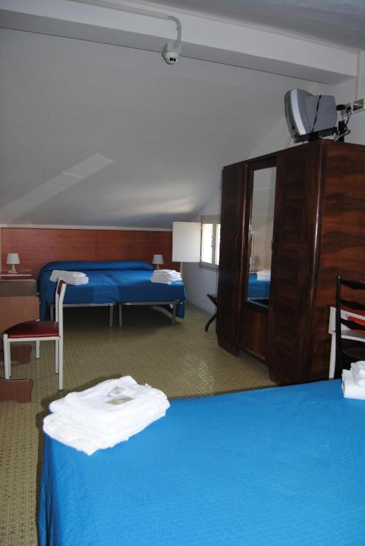Hotel Trevi Чезенатіко Номер фото