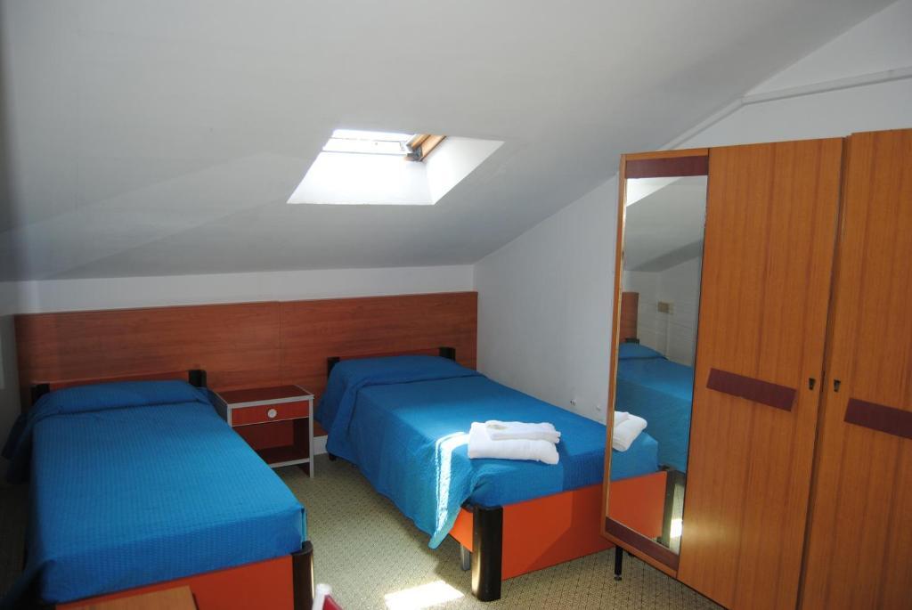 Hotel Trevi Чезенатіко Номер фото