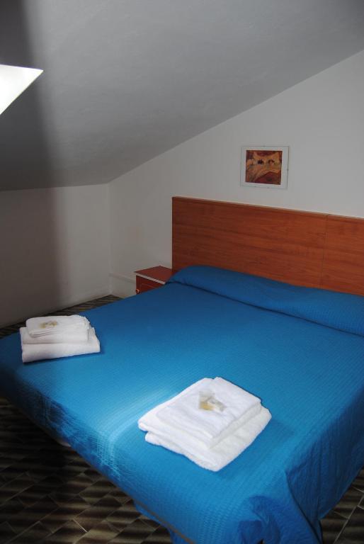 Hotel Trevi Чезенатіко Номер фото
